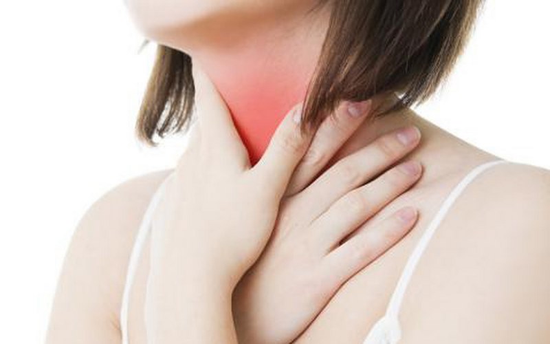 Cổ họng đau rát là dấu hiệu trào ngược thực quản